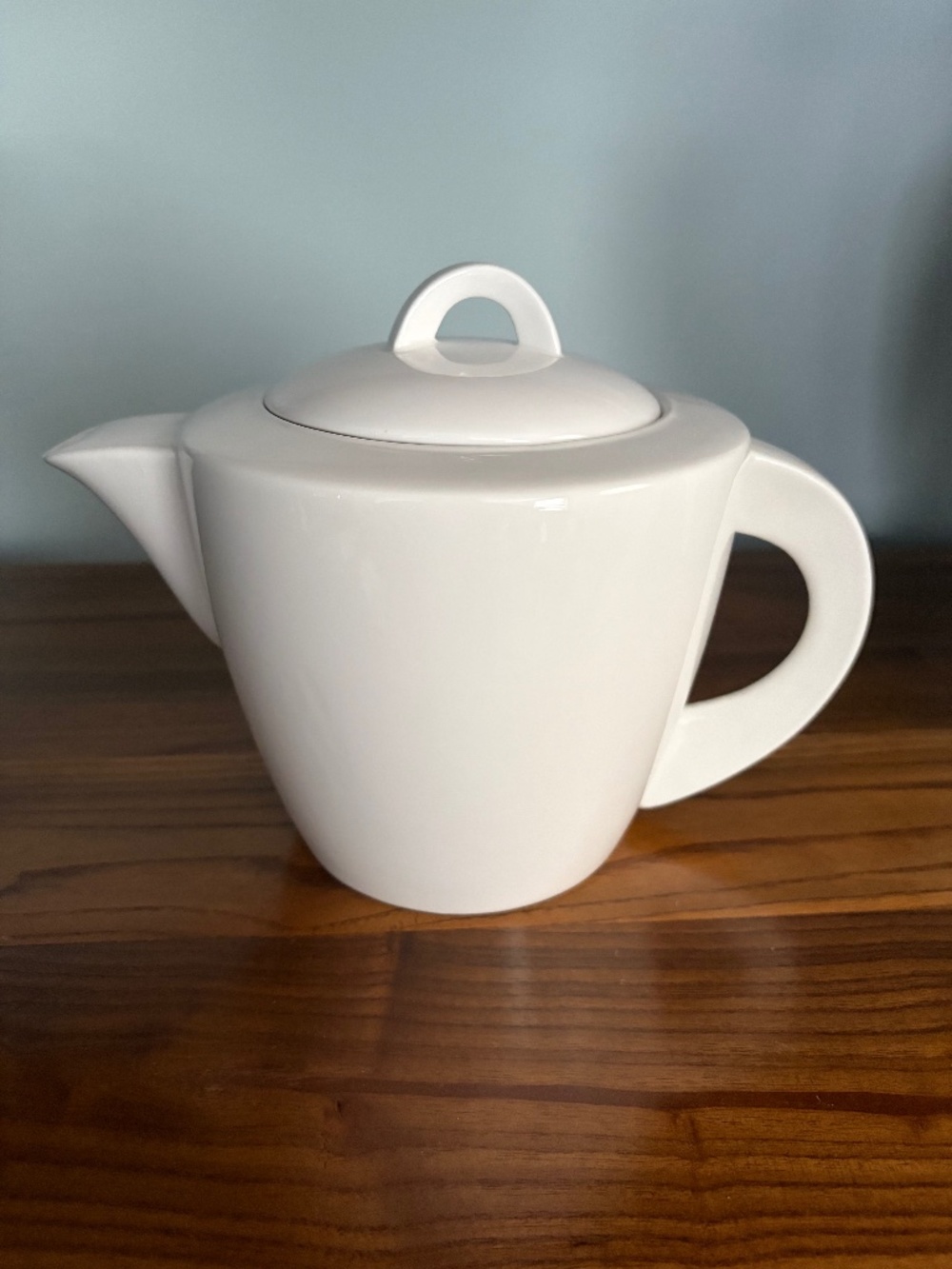Teapot by Maxwell Williams, "Designer Housewares" white basics, BNIB. Gift-boxed